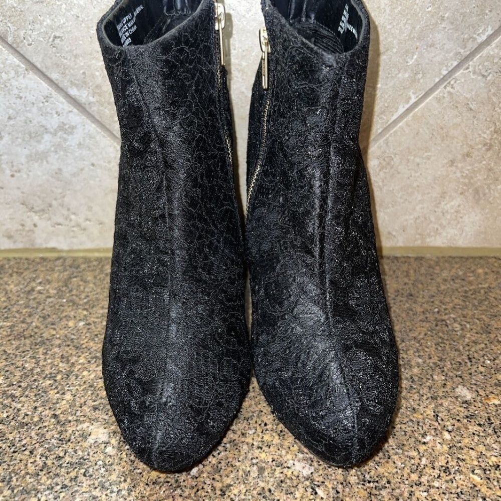 Diba Black Lace All Over Womens Ankle Bootie Gold Side Zip Size 9.5M